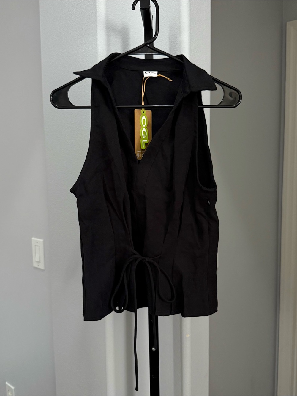 OGL Viscose-Linen Medium Collared V-neck Pleated Sleeveless Top Drawstring Black - Picture 2 of 4